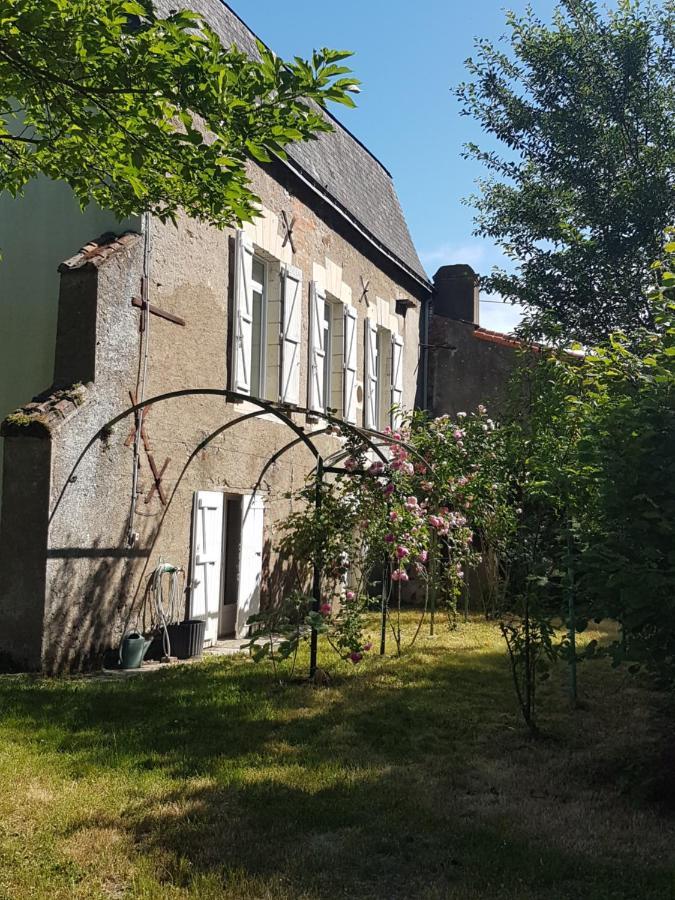 Lucriolla Hotel Oree-d'Anjou Exterior photo